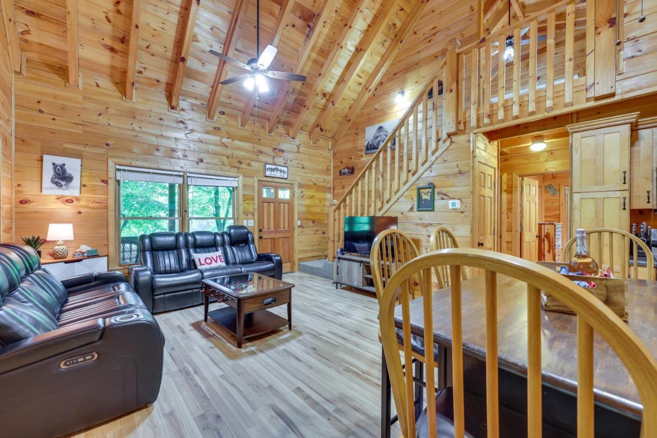 Riverfront Ellijay Cabin With Deck And Pool Access! المظهر الخارجي الصورة