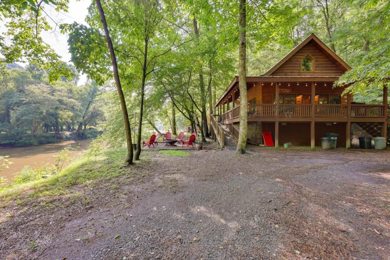 Riverfront Ellijay Cabin With Deck And Pool Access! المظهر الخارجي الصورة