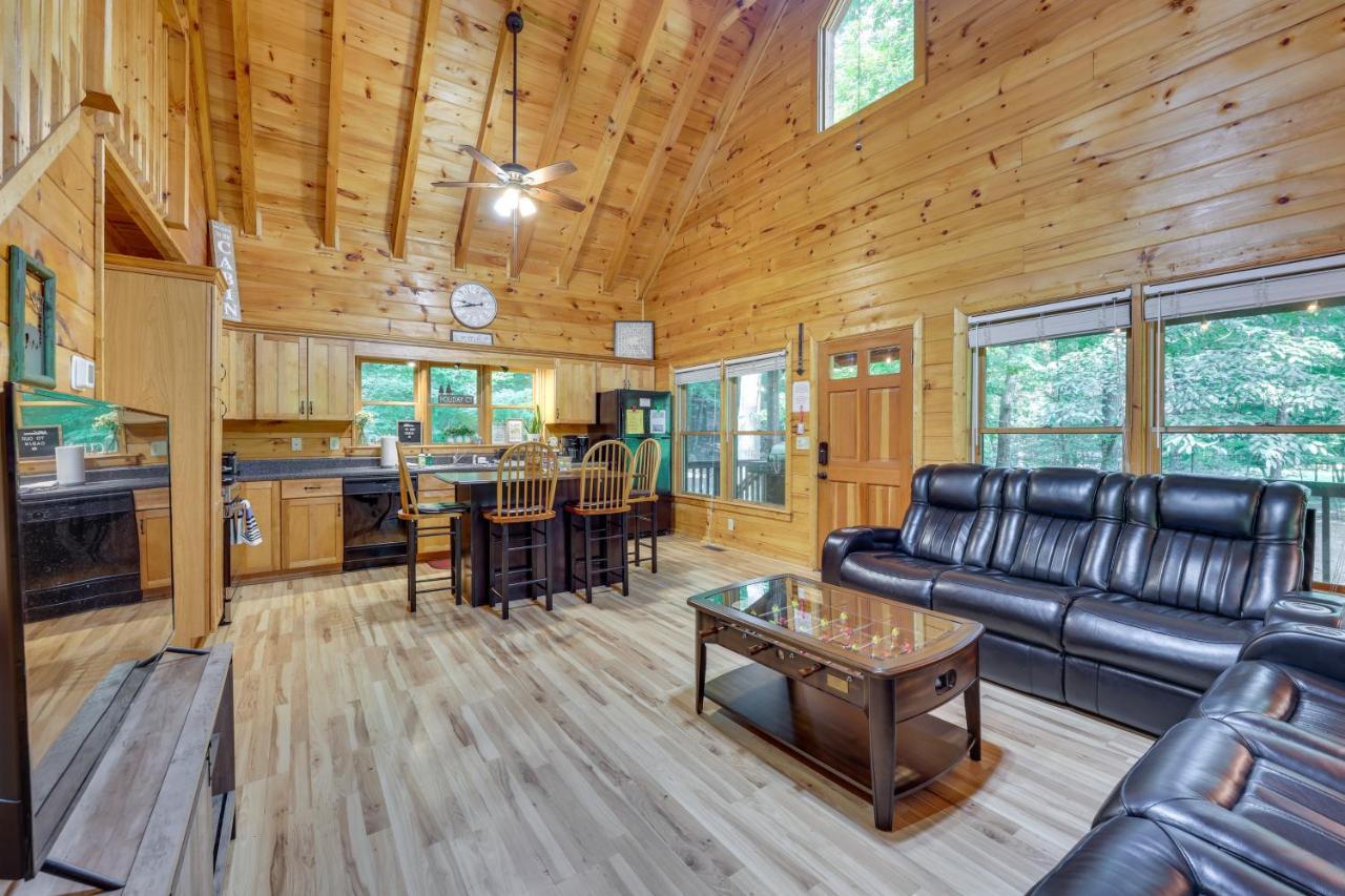 Riverfront Ellijay Cabin With Deck And Pool Access! المظهر الخارجي الصورة