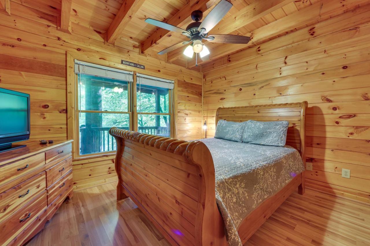 Riverfront Ellijay Cabin With Deck And Pool Access! المظهر الخارجي الصورة