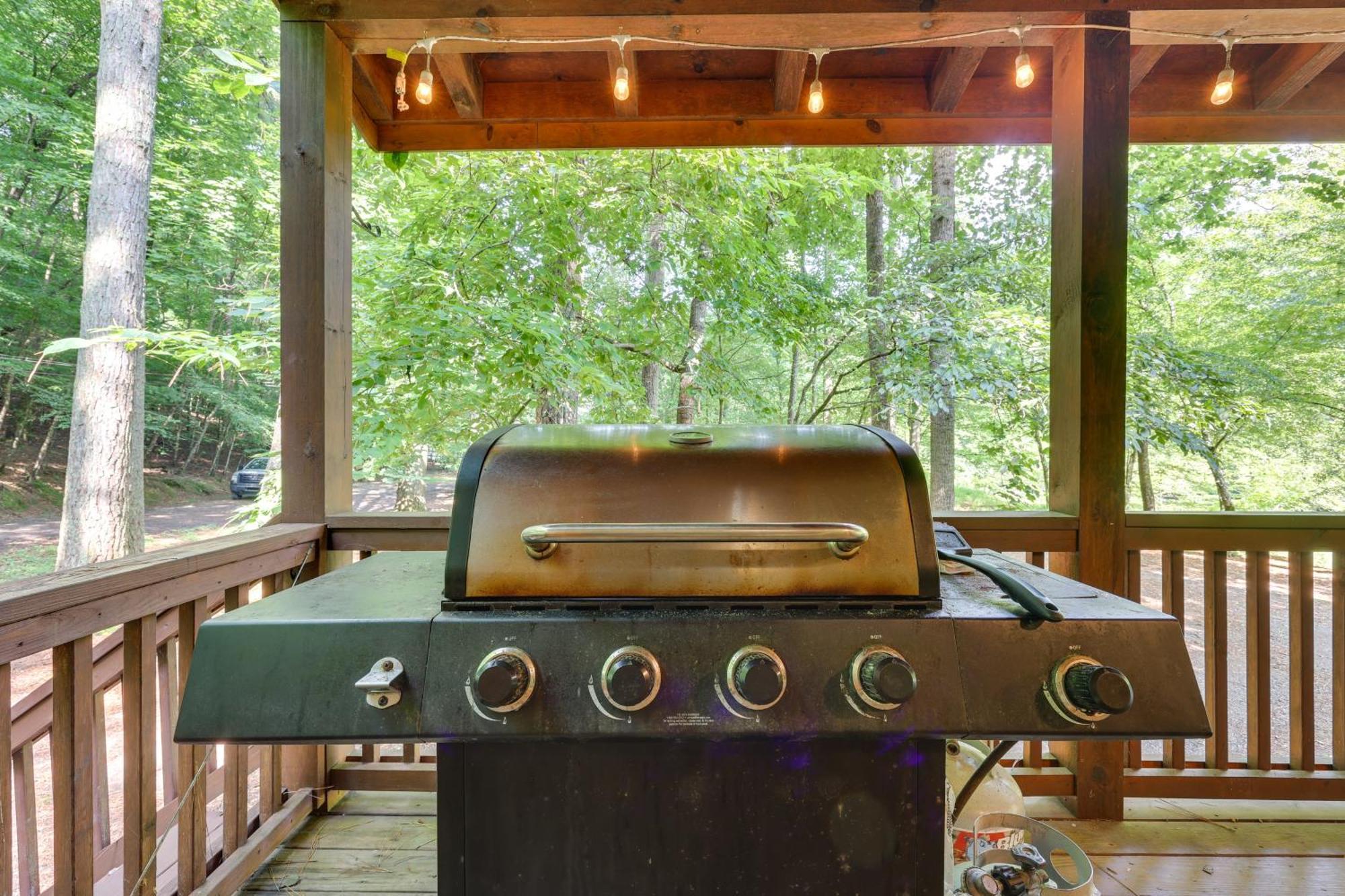 Riverfront Ellijay Cabin With Deck And Pool Access! المظهر الخارجي الصورة