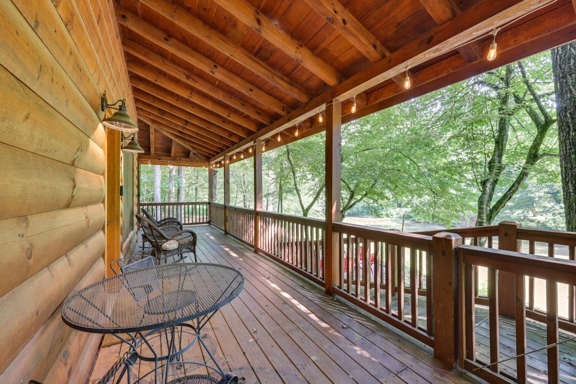 Riverfront Ellijay Cabin With Deck And Pool Access! المظهر الخارجي الصورة