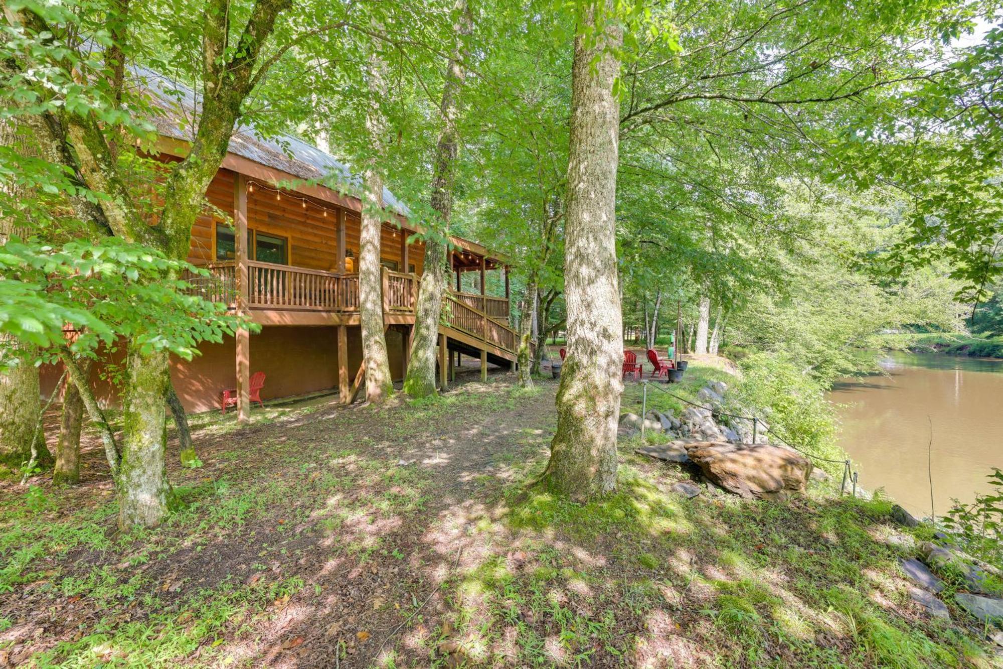 Riverfront Ellijay Cabin With Deck And Pool Access! المظهر الخارجي الصورة