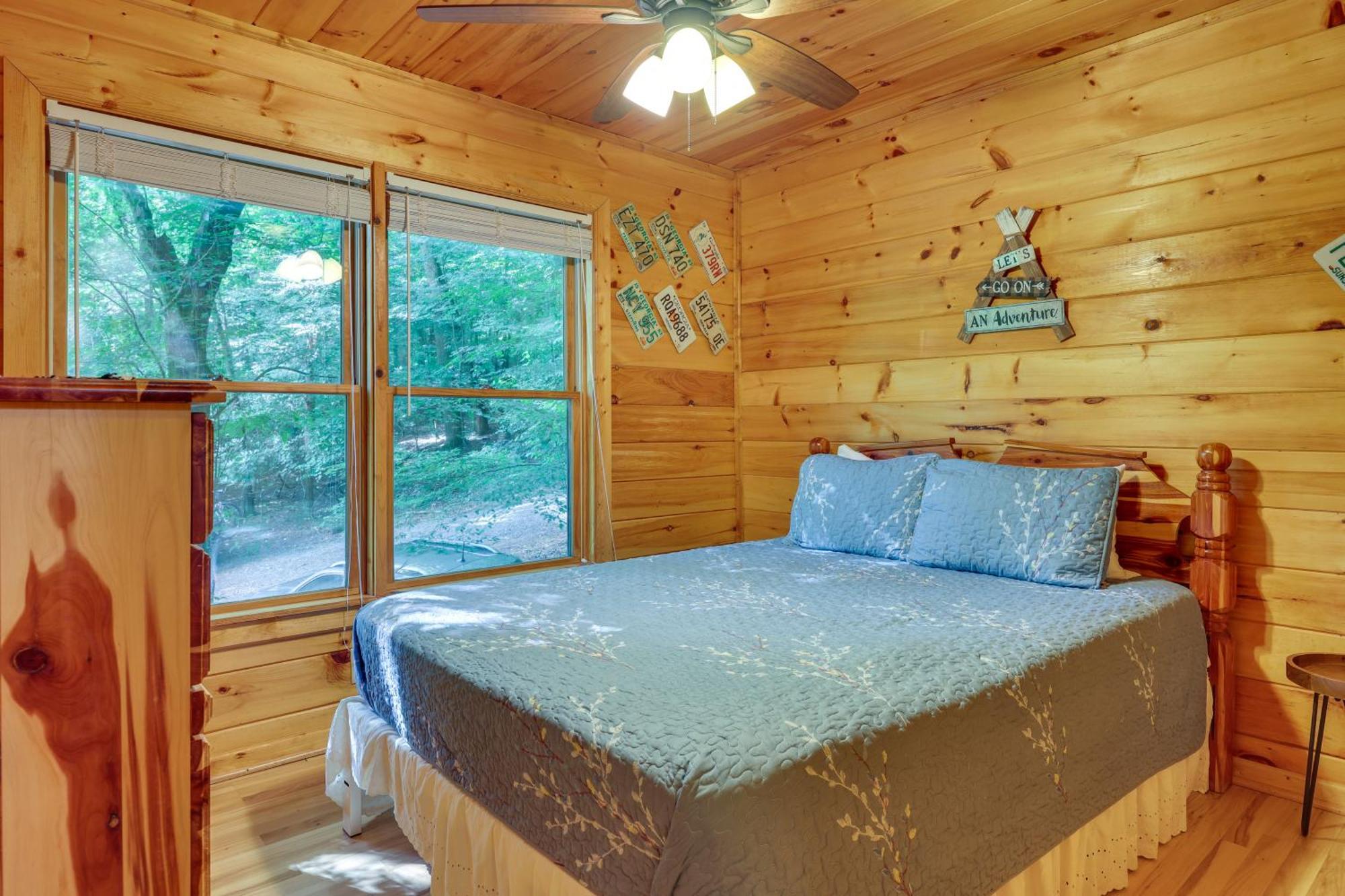Riverfront Ellijay Cabin With Deck And Pool Access! المظهر الخارجي الصورة