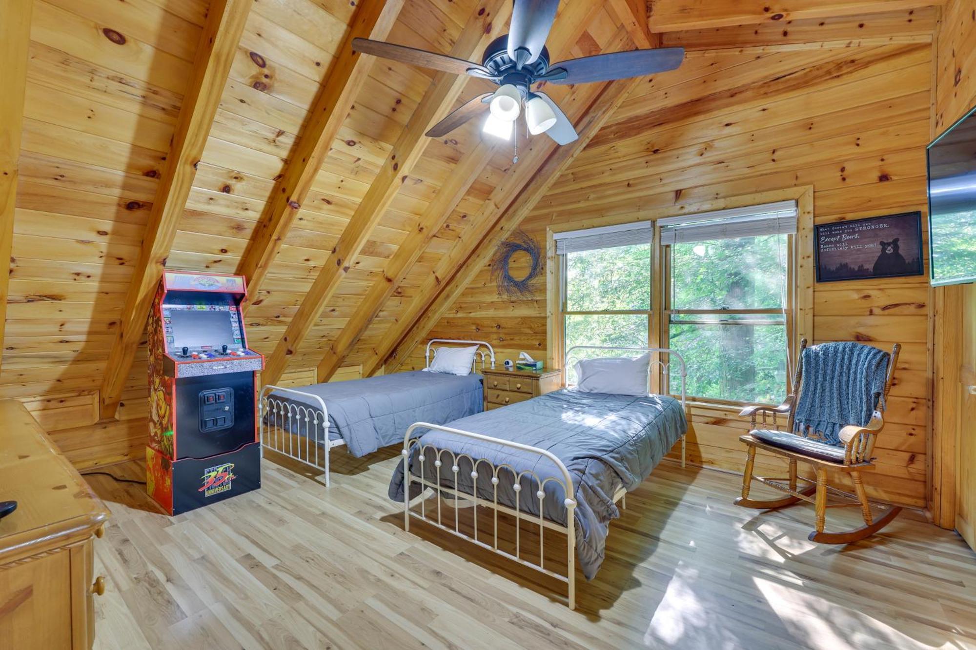 Riverfront Ellijay Cabin With Deck And Pool Access! المظهر الخارجي الصورة