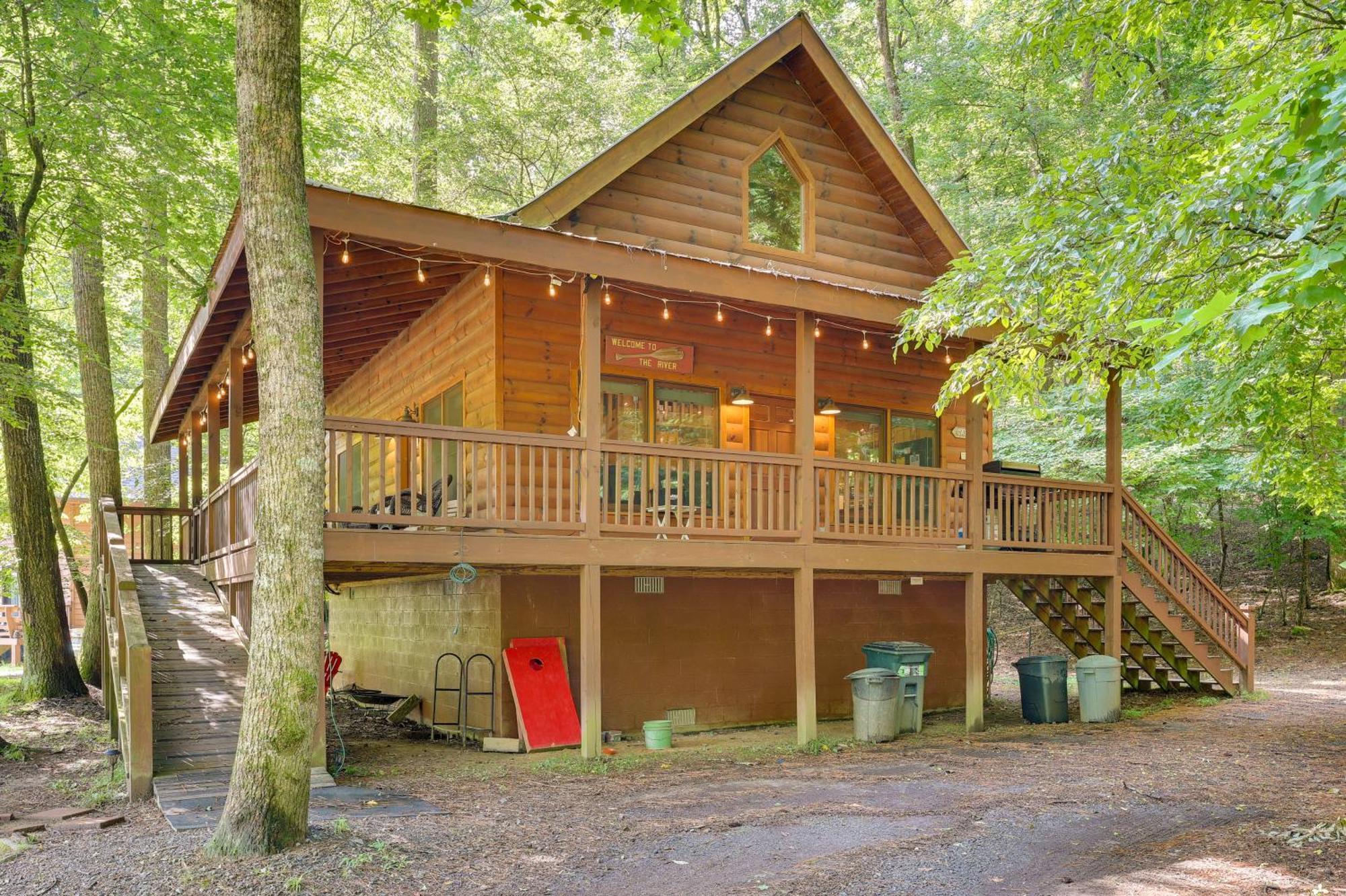 Riverfront Ellijay Cabin With Deck And Pool Access! المظهر الخارجي الصورة