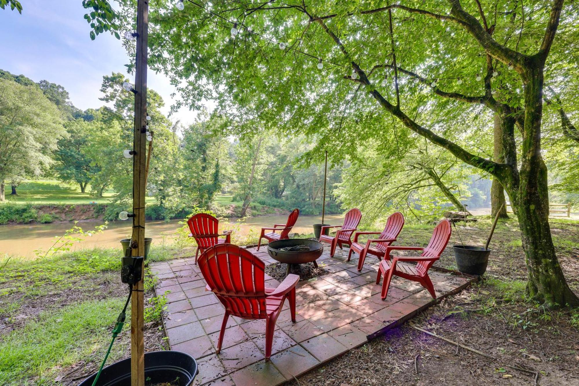 Riverfront Ellijay Cabin With Deck And Pool Access! المظهر الخارجي الصورة
